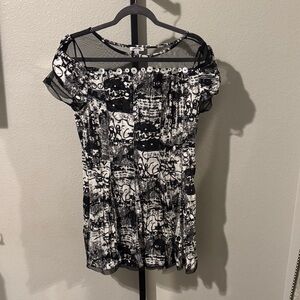 Stylish Black and White Women's Tunic
